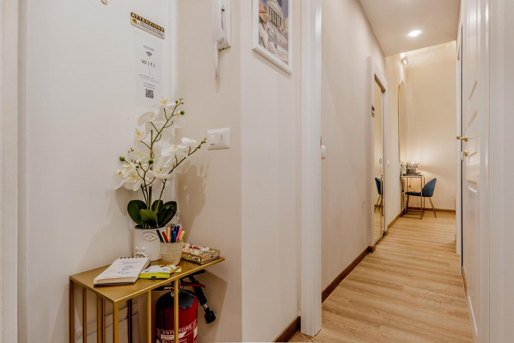 Queen Of Rome Luxury Rooms Εξωτερικό φωτογραφία